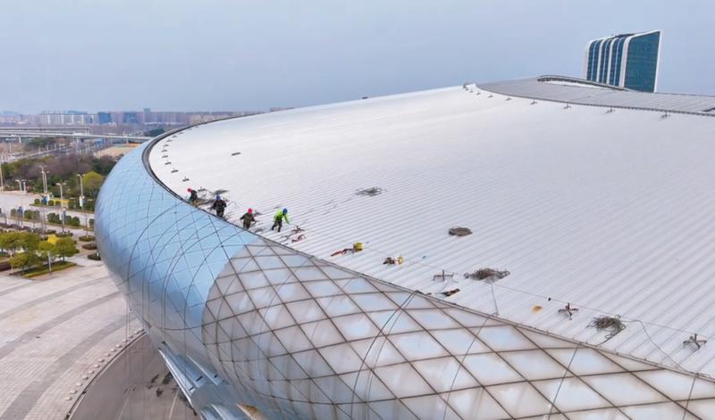 绿茵热浪席卷江苏，十三太保备战苏超新赛季。