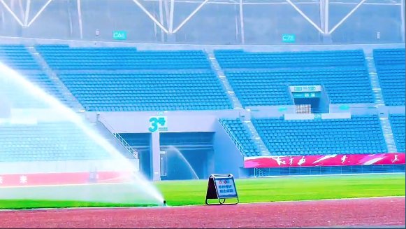  绿茵热浪席卷江苏，十三太保备战苏超新赛季。 体育新闻