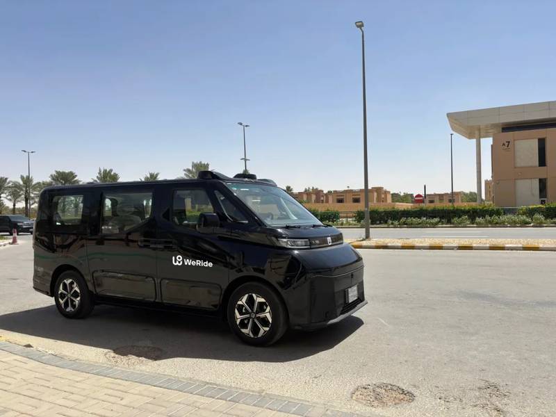  Robotaxi商业化加速推进；文远知行2025年业绩展现增长潜力，技术落地成效显著。 IT技术