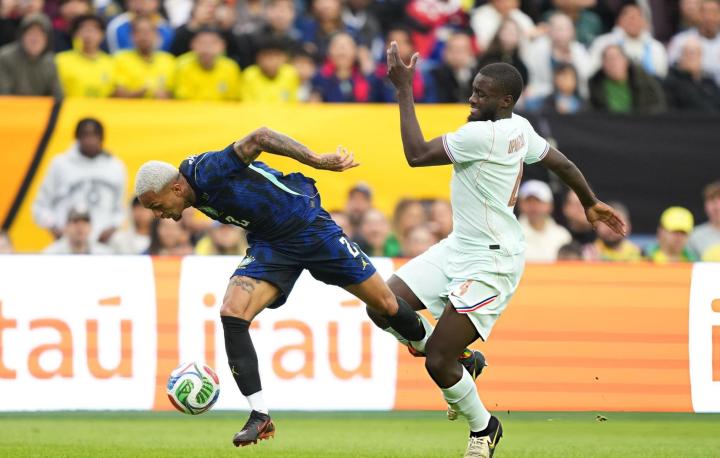  魔咒终结时刻：法兰西之夜揭秘桑巴防线崩塌真相 体育新闻