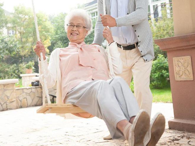  黄昏婚姻的结构性困境：基于代际边界冲突的深度剖析 情感心理