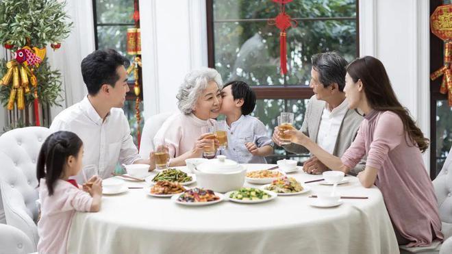  黄昏婚姻的结构性困境：基于代际边界冲突的深度剖析 情感心理