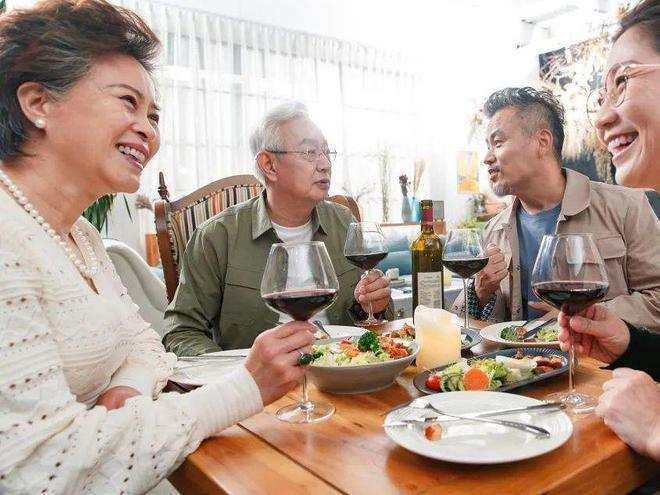  黄昏婚姻的结构性困境：基于代际边界冲突的深度剖析 情感心理