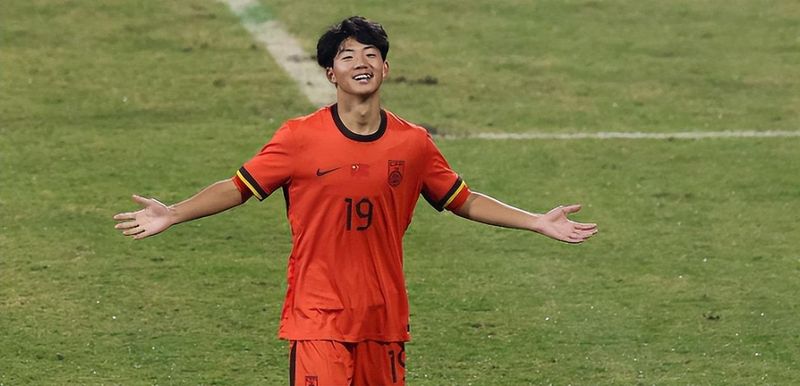  【技术解码】16岁中场新星欧洲崛起的底层逻辑：天赋兑现与体系适配的双重验证 体育新闻