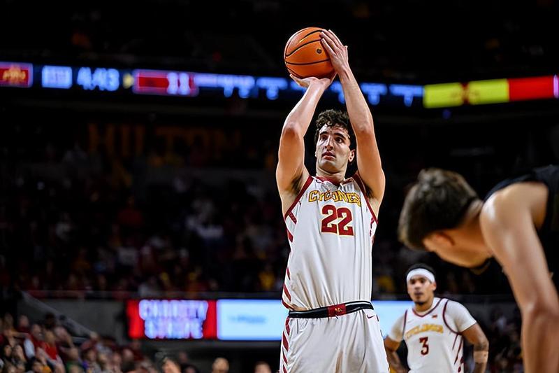  技术流锋线！数据拆解蒙奇洛维奇的投射能力与选秀前景 体育新闻