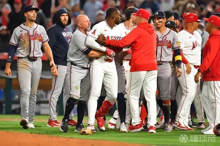  【技术解密】棒球Bench-Clearing：一场精心编排的集体行为艺术 体育新闻