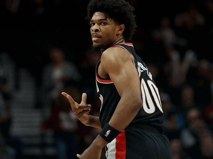  数据拆解与历史坐标：为何小艾30+10+2+2仍不足以撼动老詹 体育新闻