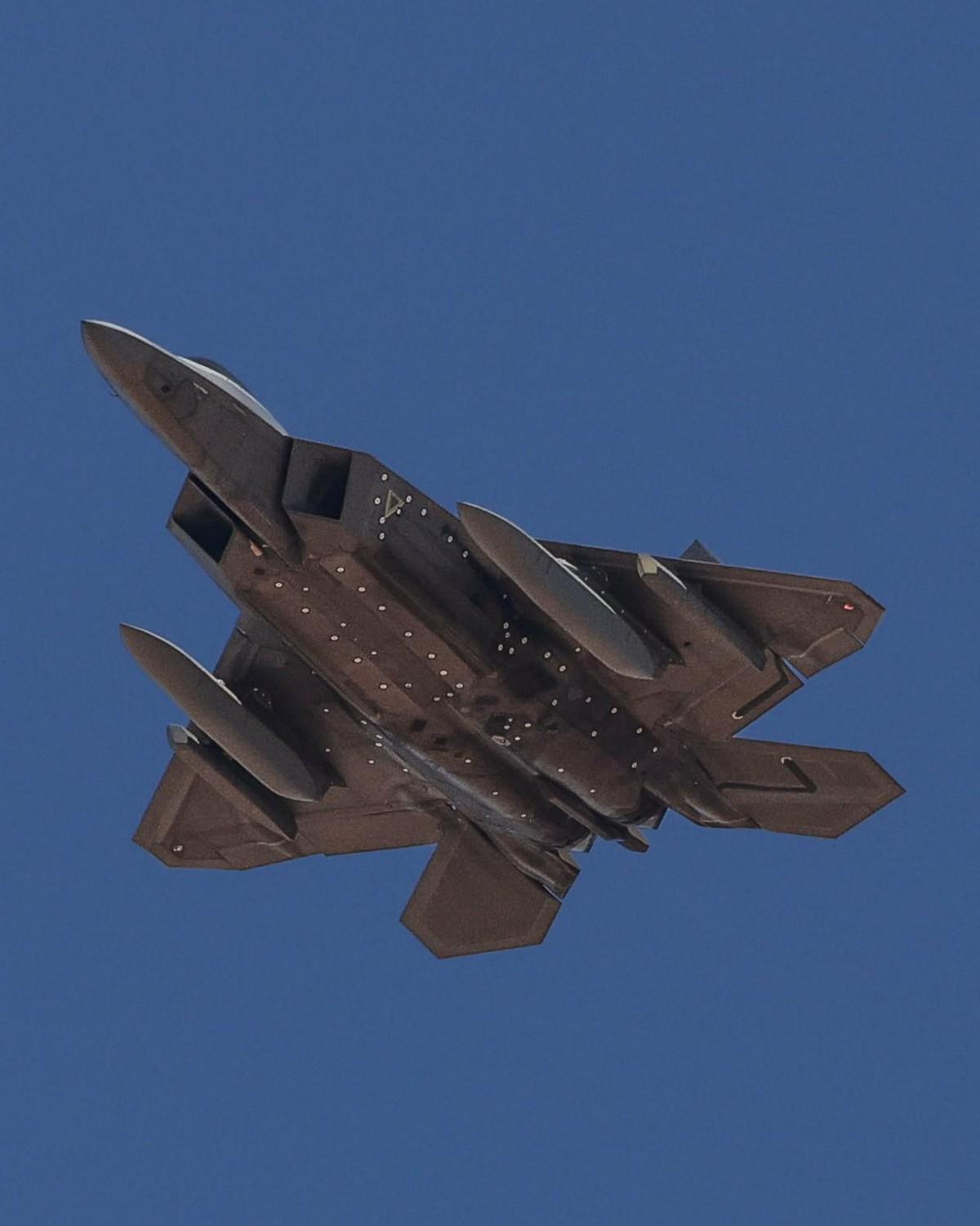  【技术解密】F-22“猛禽2.0”升级计划全解析：隐身副油箱如何重塑空中作战半径 新闻