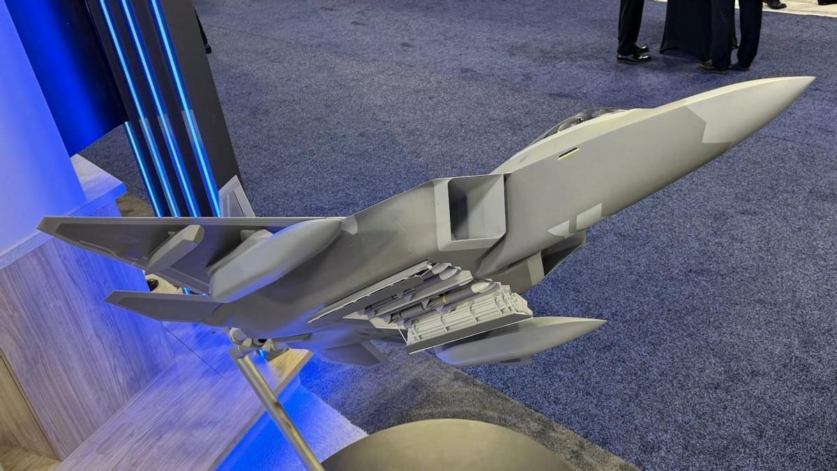 【技术解密】F-22“猛禽2.0”升级计划全解析：隐身副油箱如何重塑空中作战半径 新闻