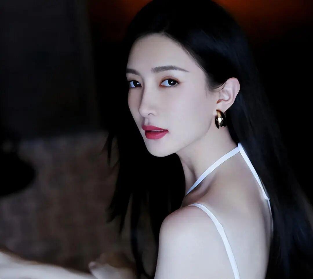  从“胡歌女友”到“产子风波”：江疏影的舆论突围战深度复盘 娱乐新闻