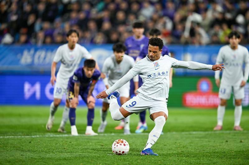  战术复盘：斯卢茨基的临场决策如何激活拉唐的破门本能 体育新闻