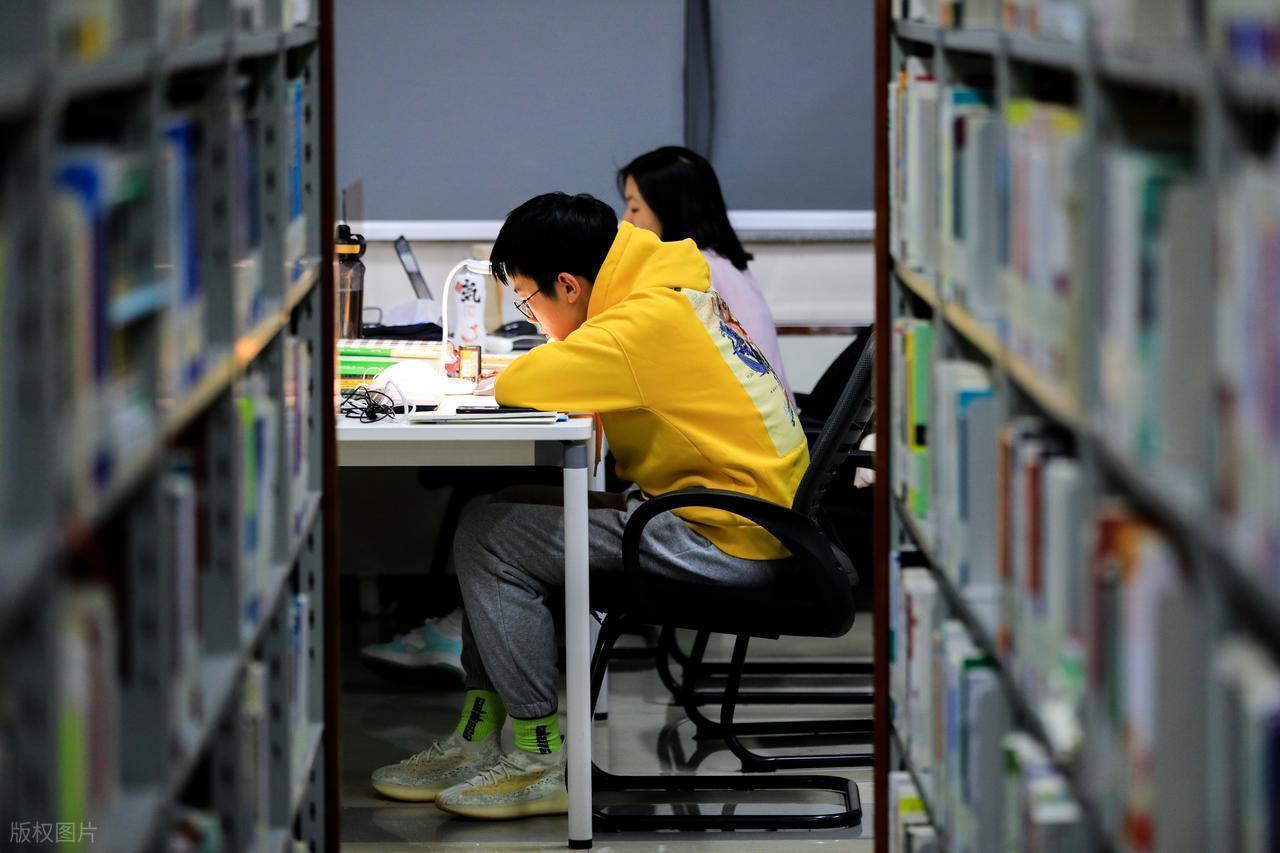  考研调剂数据深挖：A区211与双非院校名额全景分析指南。 教育招生